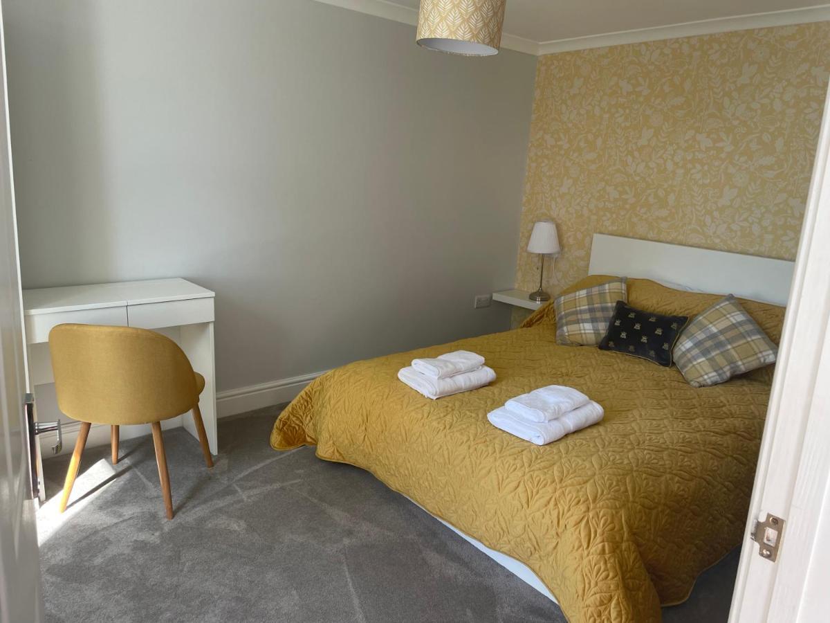 Immaculate One Bedroom Home With Private Parking Swansea Exterior photo